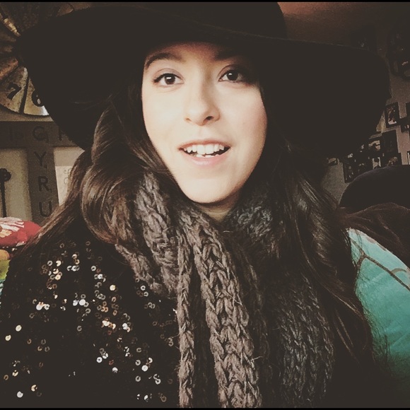 Meet your Posher, Sandy - Picture 4 of 7